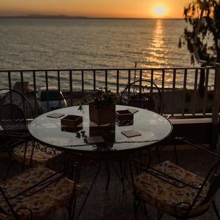 The Waves Apartment Monodhendrion Bagian luar foto