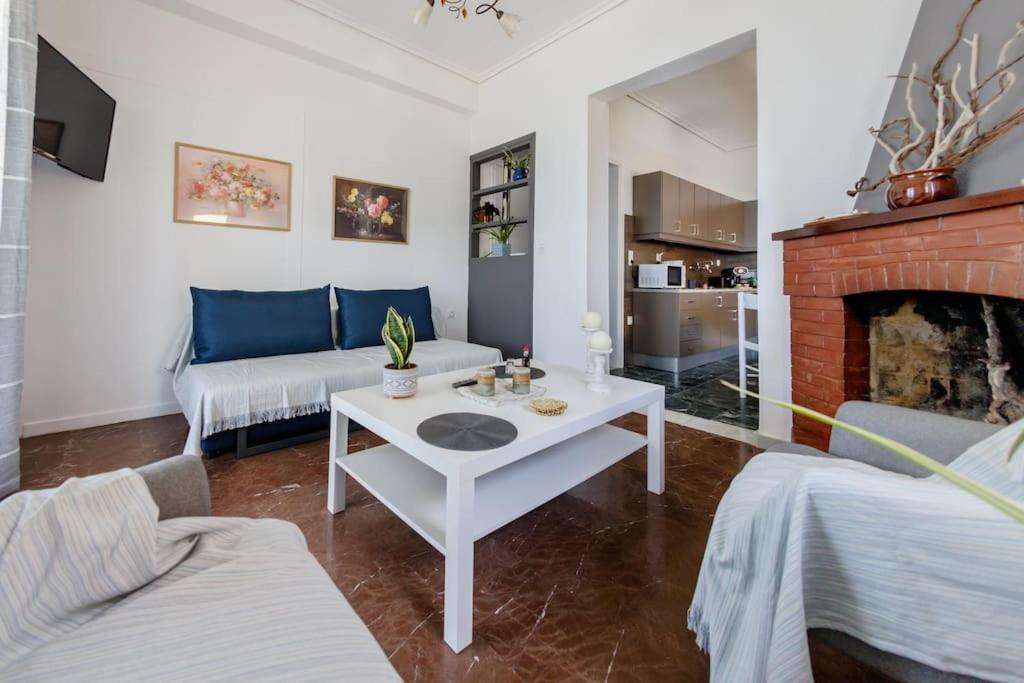 The Waves Apartment Monodhendrion Bagian luar foto